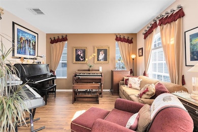 315 Isle of Sky Cir, Orlando, FL 32828 - photo 2