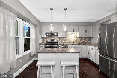 12514 Willow Spring Cir, Germantown, MD 20874 - photo 7