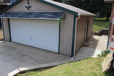 Drive right into the 2+ car garage to stay protect