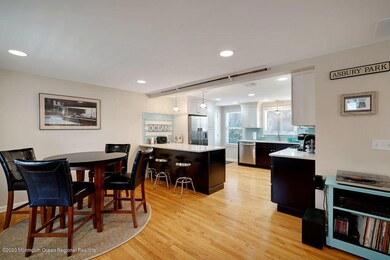 Dining area & kitchen