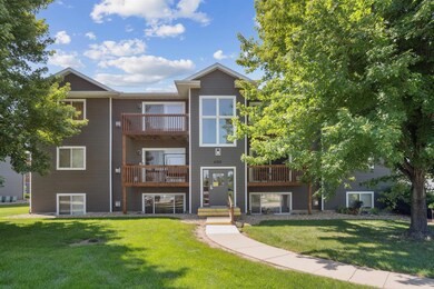 4702 Chadwick Rd unit 6, Cedar Falls, IA 50613 - photo 2