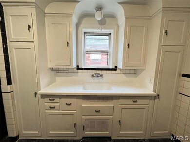 6430 Bancroft Ave, Saint Louis, MO 63109 - photo 6