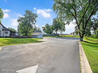 155 S Oakwood Ave, West Chicago, IL 60185 - photo 3