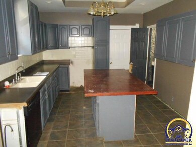 411 SW Buchanan St, Topeka, KS 66606 - photo 5