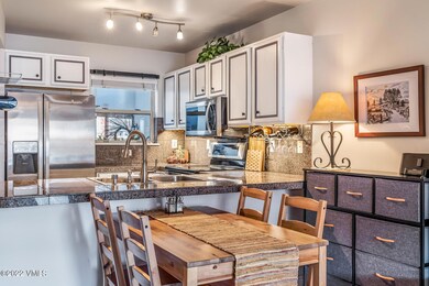 R-208 Kitchen Dining 2