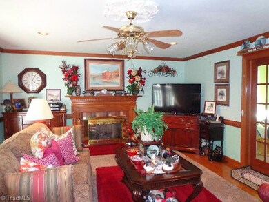 870 Newbern Ave, Asheboro, NC 27205 - photo 4