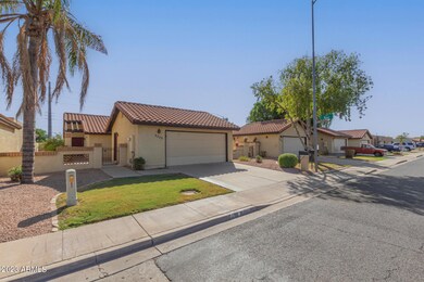 2253 E Flossmoor Cir, Mesa, AZ 85204 - photo 3