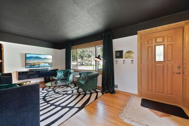 Fantastic woodwork throughout and a tile entry for