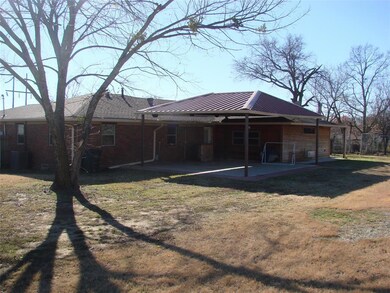 2115 Shipley St, Gainesville, TX 76240 - photo 7
