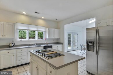 5832 Mossrock Dr, Rockville, MD 20852 - photo 3