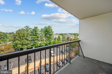Lakeside Plaza Condominium unit 830, Baileys Crossroads, VA 22041 - photo 2