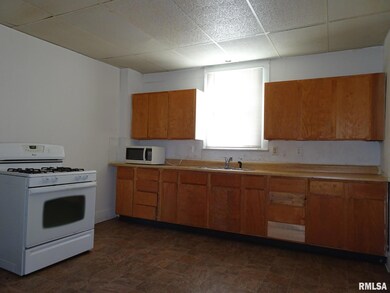 1527 W 6th St, Davenport, IA 52802 - photo 7