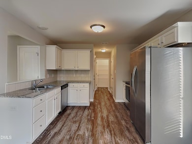 4_pc_3aB6WoHx24_VK5QtP5l6o_other_room_yI