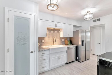 10844 N 108th Dr-large-007-011-10844 N 1