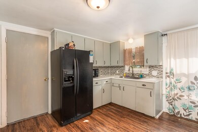 311 E Maple St, Wayland, MI 49348 - photo 4