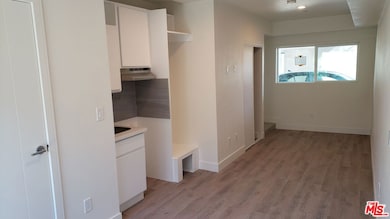 2133 Carmona Ave unit 2133 1/4, Los Angeles, CA 90016 - photo 2