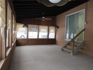 332 21st St NW, Cedar Rapids, IA 52405 - photo 3