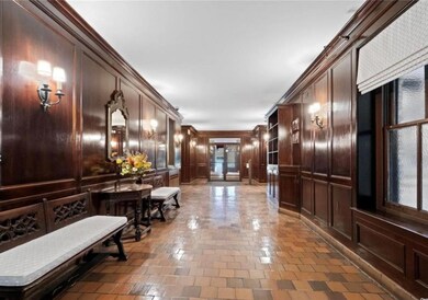 Wychwood unit 4, Great Neck, NY 11021 - photo 5