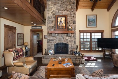 Living room with circular sawn floors