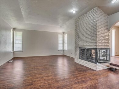 2812 Camelot Dr, Oklahoma City, OK 73120 - photo 3