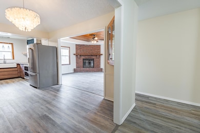 3313 W Camelot St, Springfield, MO 65807 - photo 5