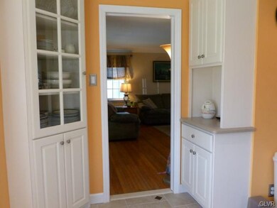 Built-In Hutch