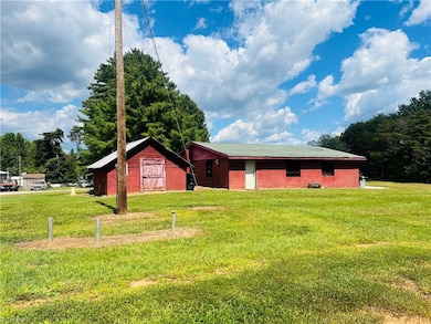 115 Stout Ln, Pilot Mountain, NC 27041 - photo 5