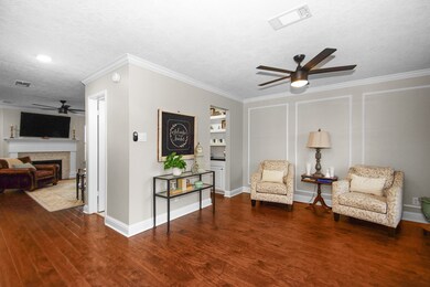 2112 N Mission Cir, Friendswood, TX 77546 - photo 4