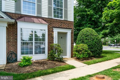 46998 Courtyard Square unit 46998, Sterling, VA 20164 - photo 2