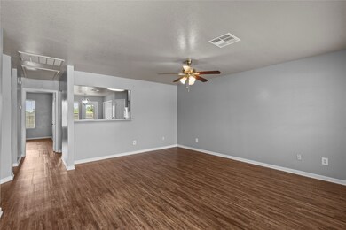 113 Green Isle Ave unit 113, Dickinson, TX 77539 - photo 2