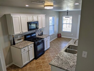 3103 Centennial Village Dr, Pearland, TX 77584 - photo 6