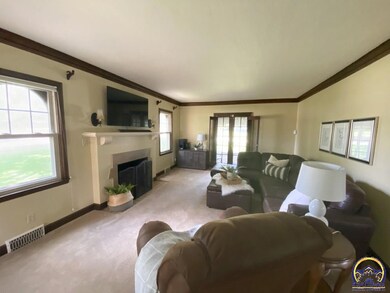 3424 SW Avalon Ln, Topeka, KS 66604 - photo 6