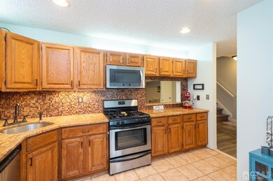 49 Pear Tree Ln unit 71, Franklin Park, NJ 08823 - photo 7