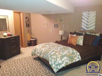 5570 SW Stonegate Ct, Topeka, KS 66606 - photo 7