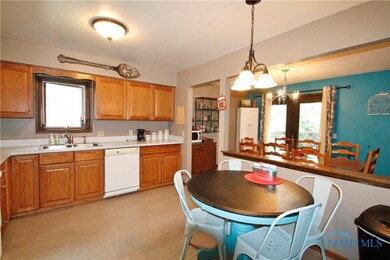 6055 Peppermill Dr, Sylvania, OH 43560 - photo 6