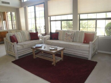 LARGE BRIGHT LIVING ROOM