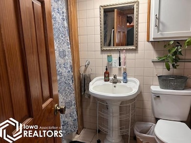 406 W Maple St, Williamsburg, IA 52361 - photo 6