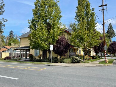 902 SW 5th St, Grants Pass, OR 97526 - photo 4