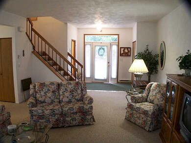 Entry/Foyer.