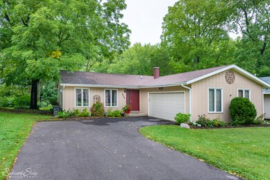 525 Blackhawk Dr, Lake In the Hills, IL 60156 - photo 5