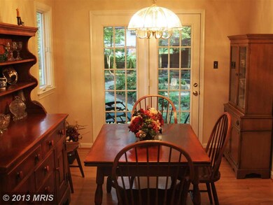 10815 Maple St, Fairfax, VA 22030 - photo 5