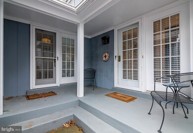 20742 Highland Hall Dr, Montgomery Village, MD 20886 - photo 4