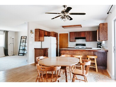 Hardwood floors & great light