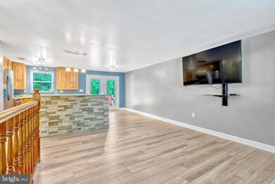 16000 Normandy Ct, Woodbridge, VA 22191 - photo 6