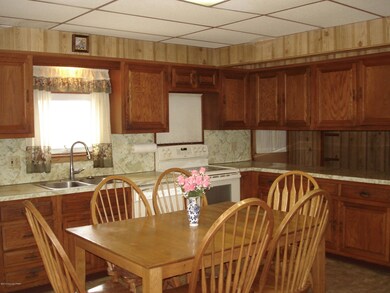 Kitchen with lots of counter space