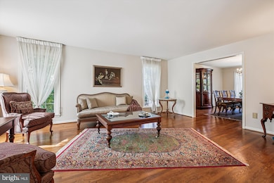 9537 Fox Hollow Dr, Potomac, MD 20854 - photo 7