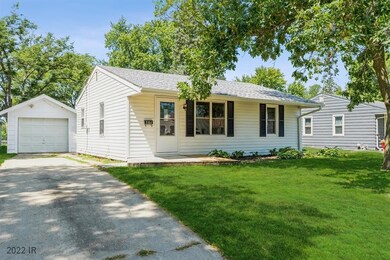 701 E 25th St S, Newton, IA 50208 - photo 2