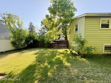 27 Moulds Ave, Rensselaer, NY 12144 - photo 2