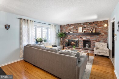 2 Sycamore Dr, Burlington, NJ 08016 - photo 5