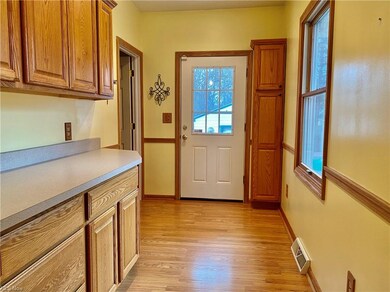 2573 E Midlothian Blvd, Struthers, OH 44471 - photo 5